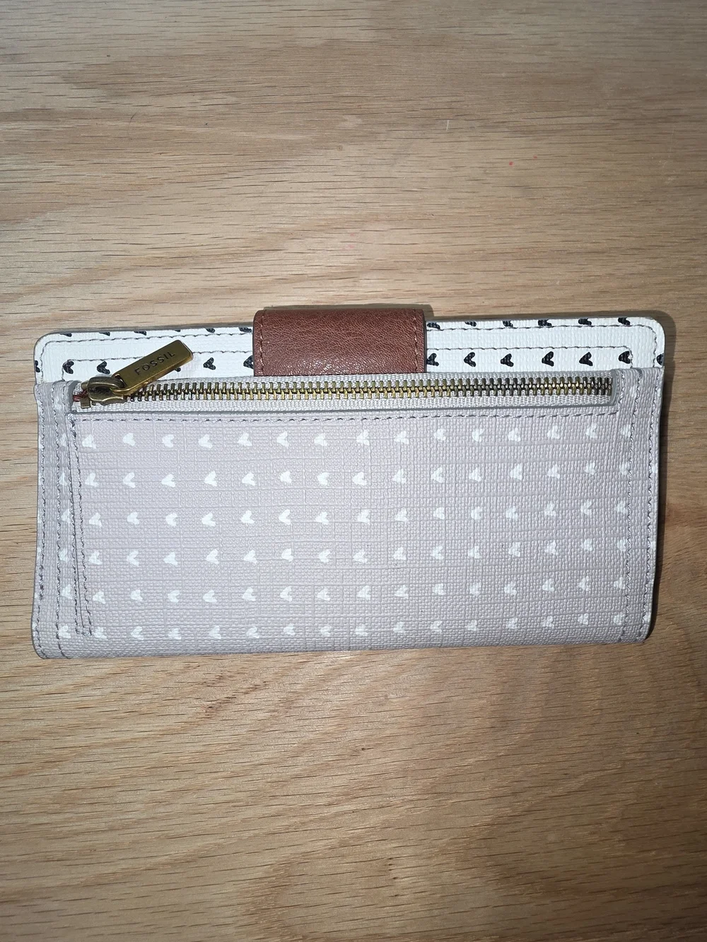 Fossil Women's Beige and White Heart-Print Wallet